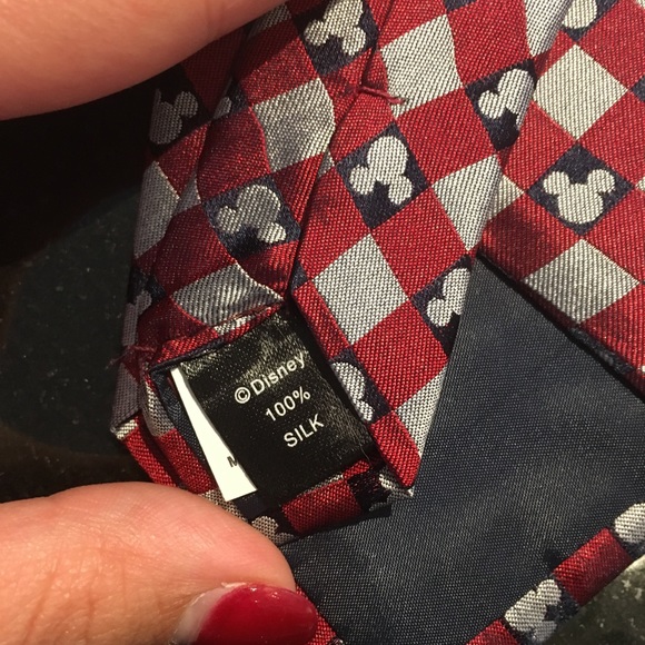 🔥2 for $20🔥 Silk Disney Mickey Mouse Tie - Picture 4 of 4